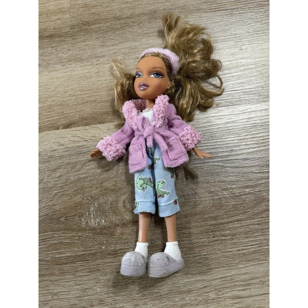 Bratz Dolls Y2K Sleep Over Yasmin Style It Yasmin Style It Cloe Platform Boots